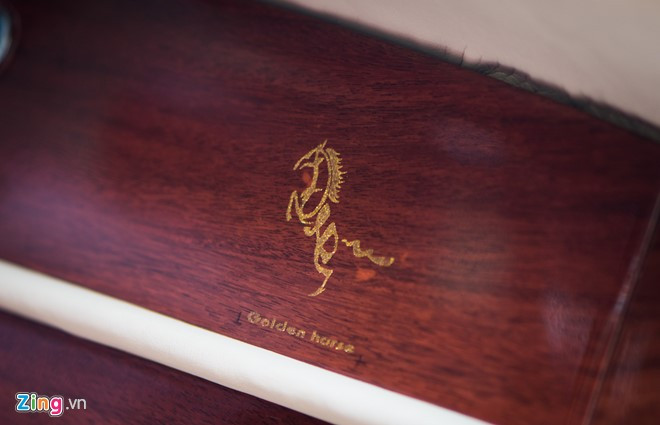 Logo ngựa tượng trưng cho tuổi, Mã đáo thành công và tên của ông Đoàn Hiếu Minh. Ảnh:Hồng Quân.