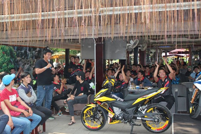 “Độ xe để có gấu và được chú ý” - lời chia sẻ của 1 biker nhận được rất nhiều sự đồng tình của các thành viên trong CLB. Sự kiện tổ chức nhiều trò chơi hấp dẫn với các phần quà ý nghĩa. Tính đến hiện tại, đã có gần 300 mẫu xe độ xuất hiện tại cuộc thi “Độ WINNER, So cá tính” để giành tấm vé đi Nhật Bản tham dự vòng đua MotoGP vào ngày 15/10.