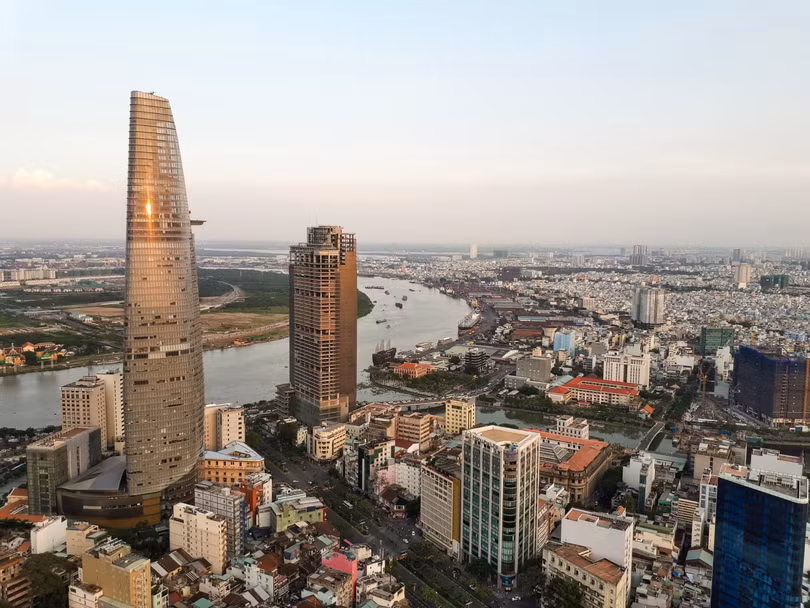 Bitexco hiện lên vô cùng ấn tượng trong chiều hoàng hôn, qua lăng kính Galaxy A 2017 - Ảnh: Phạm An Dương