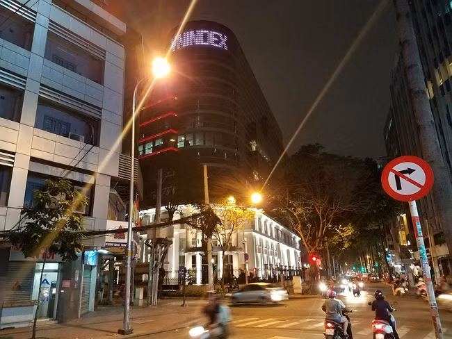 Sau 3 ngày gặp sự cố, HoSE chính thức giao dịch trở lại - Ảnh: XT