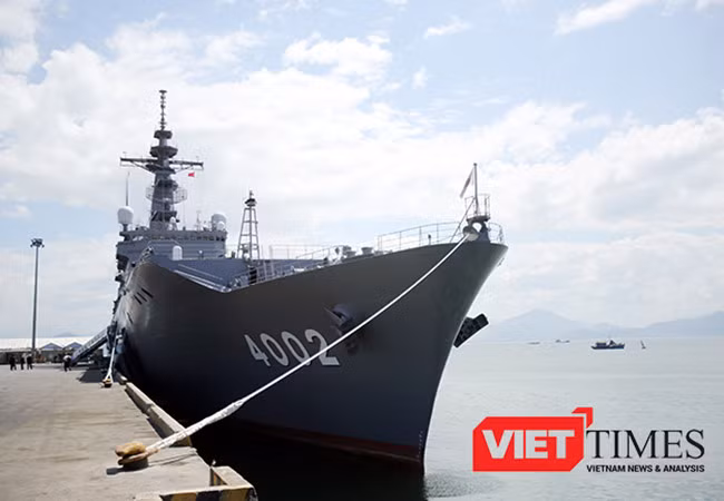 Chiến hạm vận tải và đổ bộ JSDS Shimokita (LST-4002) được xem là hiện đại bậc nhất của Hải quân Nhật Bản