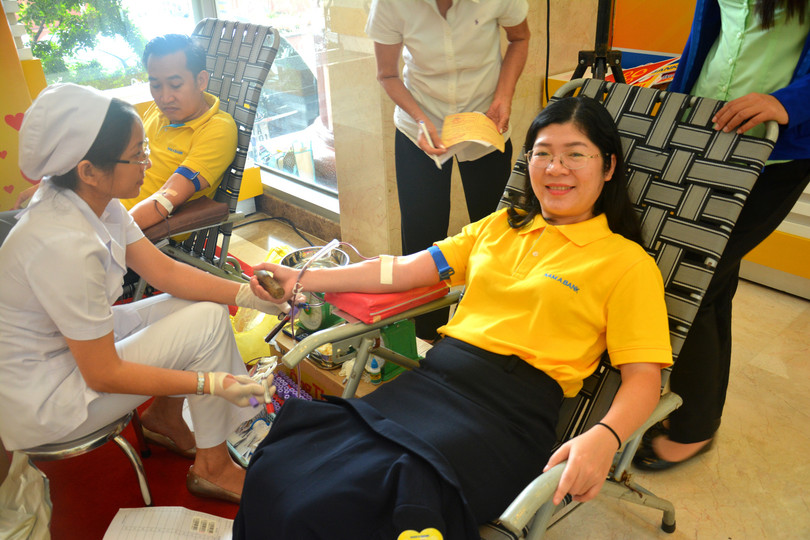 Ngày hội đỏ Nam A Bank 2017 - Giọt hồng lan tỏa ảnh 1