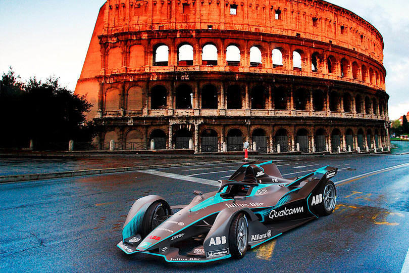 Mẫu xe đua thể thao Formula E Gen2 của Porsche tại Rome