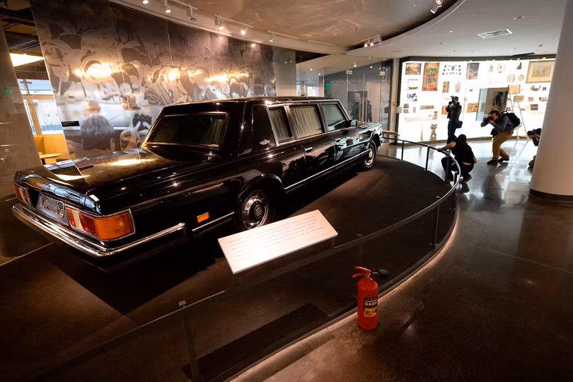 Khám phá chiếc Limousine mới của Tổng thống Nga Putin trong ngày lễ nhậm chức ảnh 2