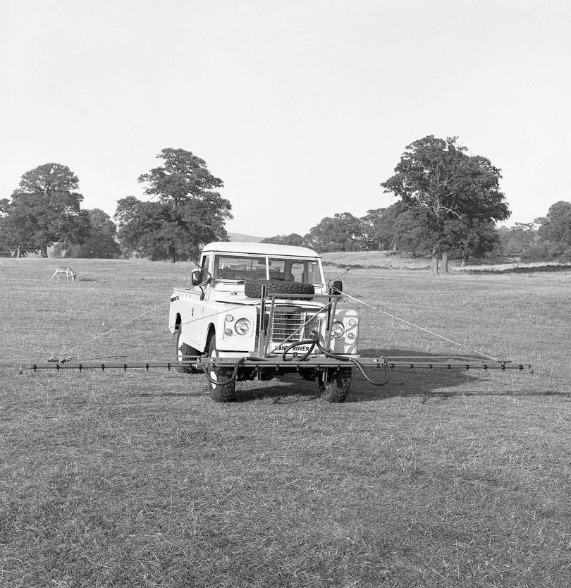 Nhìn lại 70 năm lịch sử của Land Rover qua từng tấm hình ảnh 21