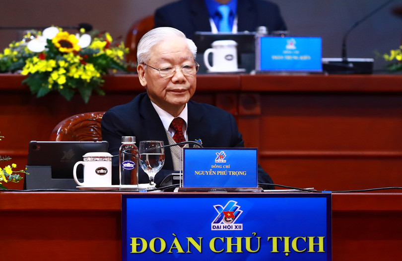 Tổng bí thư Nguyễn Phú Trọng, đoàn chủ tịch và các đại biểu của Đại hội truy cập tài liệu số bằng máy tính bảng HANET Smart Edu (Ảnh: Thanh Niên) Tổng bí thư Nguyễn Phú Trọng, đoàn chủ tịch và các đại biểu của Đại hội truy cập tài liệu số bằng máy tính bảng HANET Smart Edu (Ảnh: Thanh Niên)