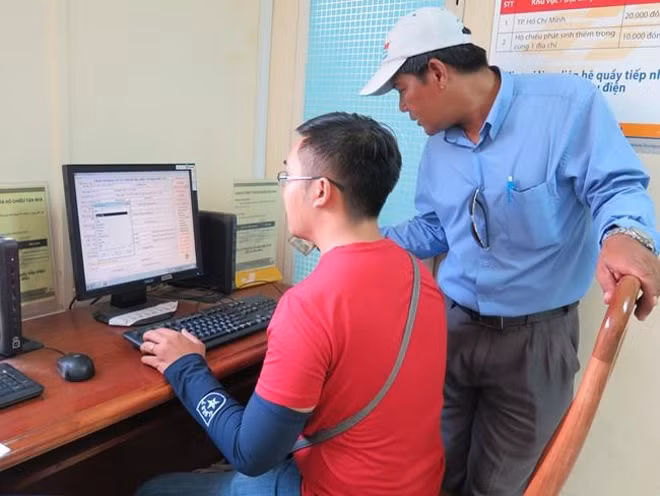 Kể từ ngày 6-3, người dân sẽ được đăng ký tờ khai đề nghị cấp, đổi hộ chiếu phổ thông một cách nhanh chóng, thuận tiện. Ảnh: CTV.