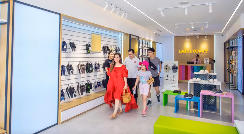 Ngoài các hoạt động vui chơi, dãy shophouse quy tụ hàng loạt thương hiệu thời trang, làm đẹp nổi tiếng cũng góp phần tạo nên sự sôi động cho NovaWorld Ho Tram Ngoài các hoạt động vui chơi, dãy shophouse quy tụ hàng loạt thương hiệu thời trang, làm đẹp nổi tiếng cũng góp phần tạo nên sự sôi động cho NovaWorld Ho Tram