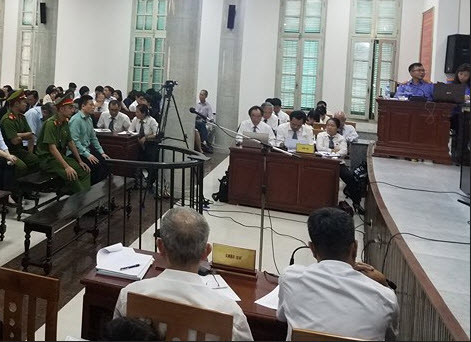 Quang cảnh tại phiên tòa sáng nay (28/8) - Ảnh: XT