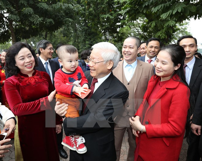 Tổng Bí thư đi xe buýt, bách bộ quanh hồ Gươm sáng mùng Một Tết ảnh 11