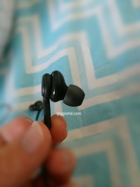 Ảnh thực thế tai nghe AKG của Galaxy S8 ảnh 3