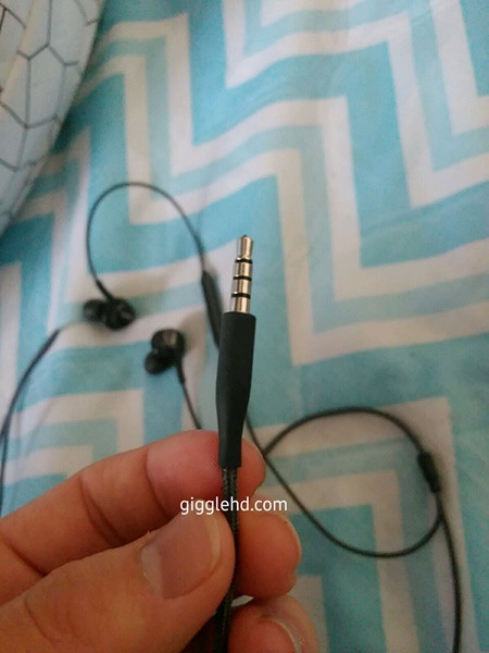 Ảnh thực thế tai nghe AKG của Galaxy S8 ảnh 6