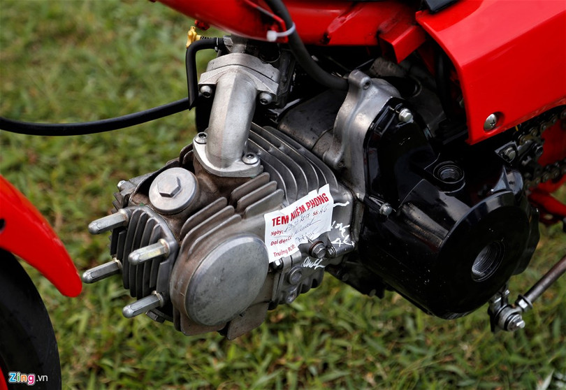 Như thường lệ, những chiếc xe đua của Honda được giữ nguyên dung tích xi-lanh và chỉ độ lại hệ thống gió, tính khí động học cho phù hợp với đường đua. Như thường lệ, những chiếc xe đua của Honda được giữ nguyên dung tích xi-lanh và chỉ độ lại hệ thống gió, tính khí động học cho phù hợp với đường đua.