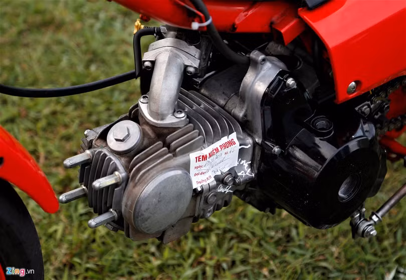 Như thường lệ, những chiếc xe đua của Honda được giữ nguyên dung tích xi-lanh và chỉ độ lại hệ thống gió, tính khí động học cho phù hợp với đường đua. Như thường lệ, những chiếc xe đua của Honda được giữ nguyên dung tích xi-lanh và chỉ độ lại hệ thống gió, tính khí động học cho phù hợp với đường đua.