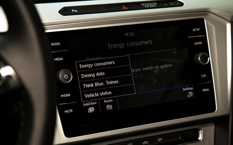 Hệ thống giải trí màn hình cảm ứng cỡ lớn 8 inch