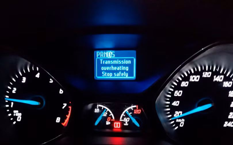 Tình trạng hộp số quá nhiệt và thông báo dừng lại để đảm bảo an toàn (Ảnh: NVCC)