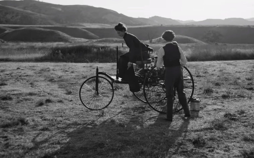 Bertha Benz và 2 người con trai đã thực hiện chuyến đi mà chồng của cô (Karl Benz) không hề biết. (Ảnh từ video) Bertha Benz và 2 người con trai đã thực hiện chuyến đi mà chồng của cô (Karl Benz) không hề biết. (Ảnh từ video)