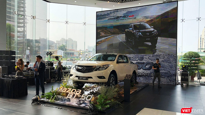 Mazda BT-50 hiện đang được Thaco phân phối gồm 3 tùy chọn động cơ như 2.2L MT, 2.2L AT, 3.2L AT và giờ có thêm một phiên bản nữa để đáp ứng nhu cầu sử dụng đa dạng của khách hàng.