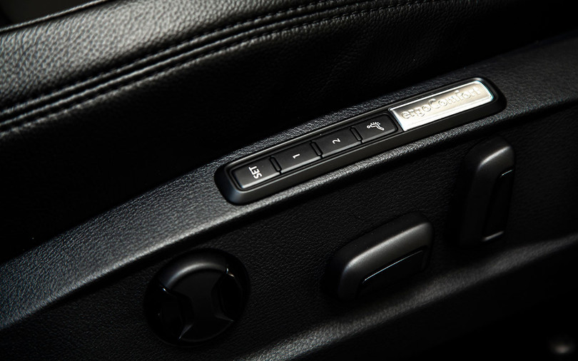 Ghế chỉnh điện 14 hướng tích hợp chức năng massage