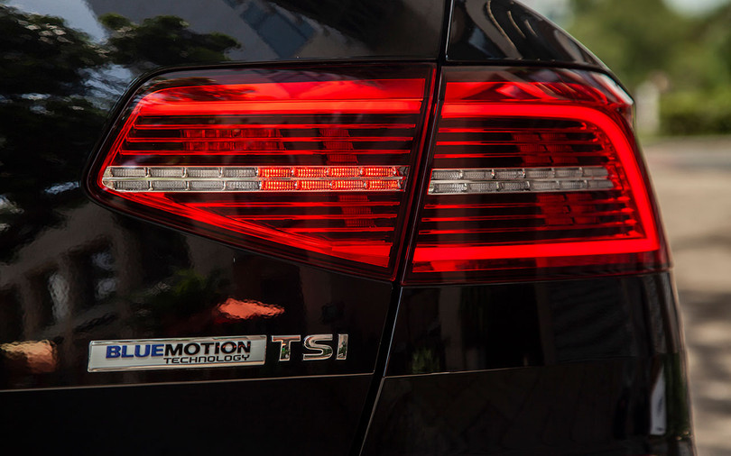 Đèn hậu LED và huy hiệu BlueMotion TSI.