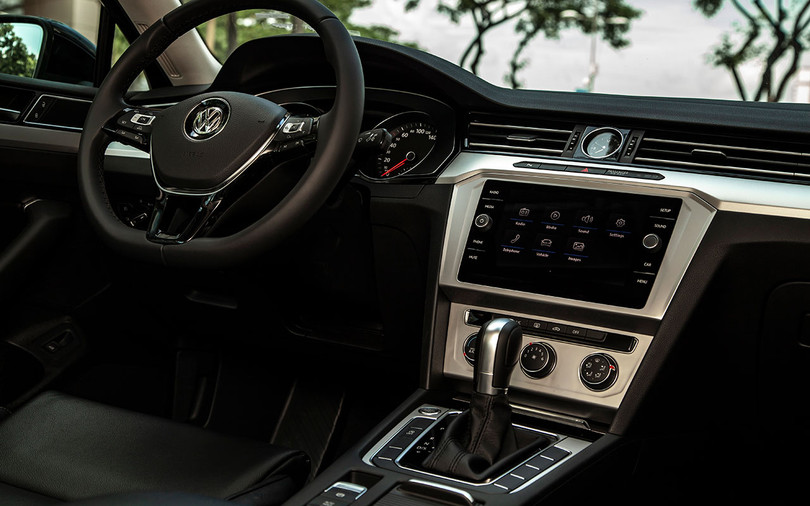 Vô lăng 3 chấu tự động thu lại khi va chạm