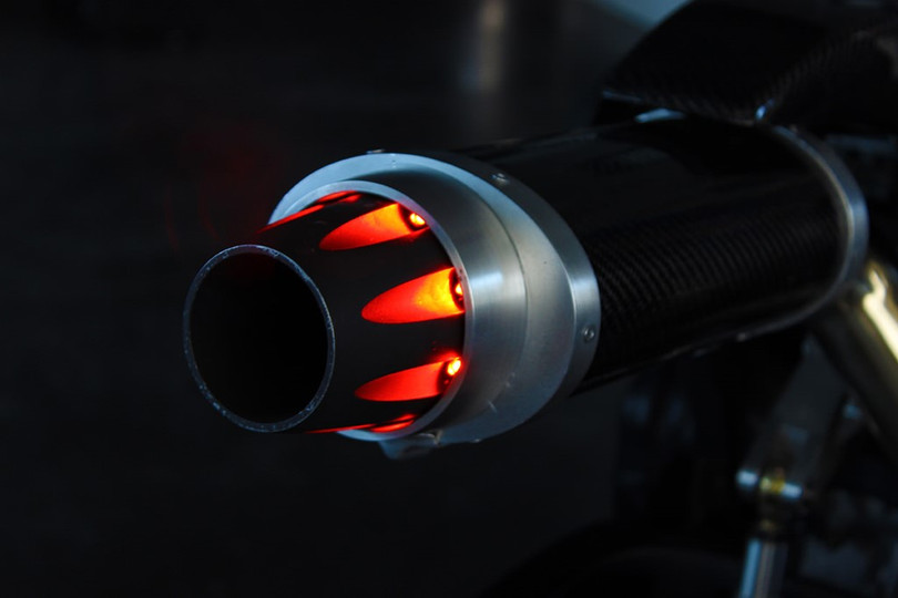 Hệ khung xe cũng được tăng thêm kích thước để đảm bảo phù hợp với những thay đổi kể trên. Đường ra ống xả được đặt lên cao. Ở phần cuối ống xả, Lazareth đã bố trí những bóng LED nhỏ màu đỏ để tận dụng làm đèn hậu của xe. Hệ khung xe cũng được tăng thêm kích thước để đảm bảo phù hợp với những thay đổi kể trên. Đường ra ống xả được đặt lên cao. Ở phần cuối ống xả, Lazareth đã bố trí những bóng LED nhỏ màu đỏ để tận dụng làm đèn hậu của xe.