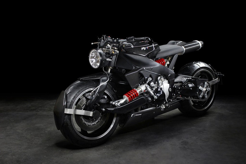 Toàn bộ khung sườn xe được thiết kế lại. Giảm xóc trước đặt lệch và lấy từ một dự án độ khác. Chính vì vậy, phần đầu xe cũng được thiết kế lạ mắt, với bộ càng trước. Toàn bộ khung sườn xe được thiết kế lại. Giảm xóc trước đặt lệch và lấy từ một dự án độ khác. Chính vì vậy, phần đầu xe cũng được thiết kế lạ mắt, với bộ càng trước.