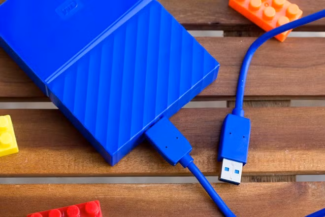 My Passport phiên bản màu xanh dương được xem là biểu tượng cho trí tuệ và sự thông thái của người sử dụng.