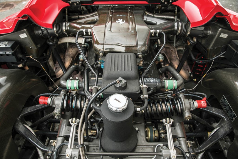 Xe được bán kèm giấy chứng nhận Ferrari Classiche xác nhận số thứ tự của nó. Ống xả độ hiệu Tubi, tăng uy lực cho khối động cơ V12, 4.7 lít hút khí tự nhiên.