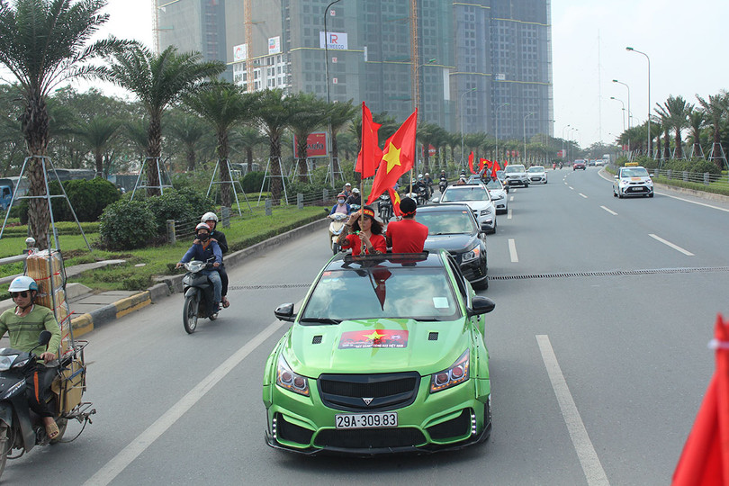 Đoàn diễu hành dẫn đầu bởi những chiếc xe Cruze đã được chủ xe độ theo phong cách riêng đầy cá tính