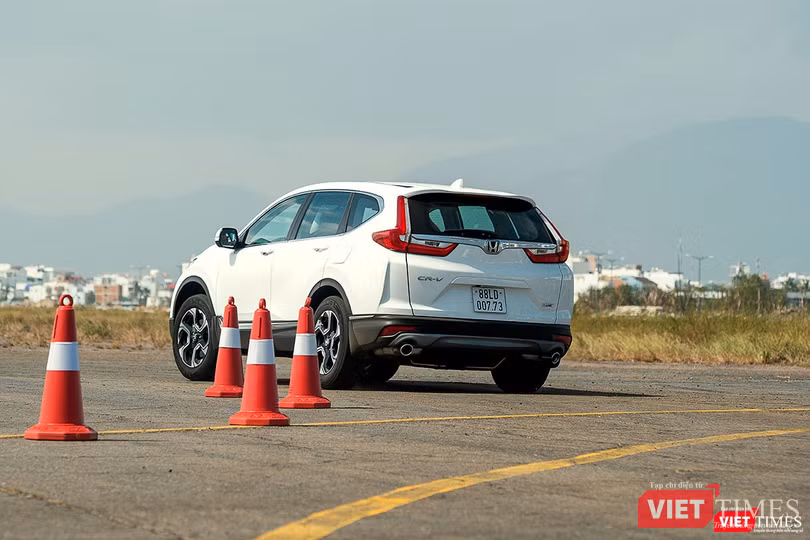 Honda Việt Nam bất ngờ tăng giá gần 200 triệu đồng đối với CR-V mới ảnh 1