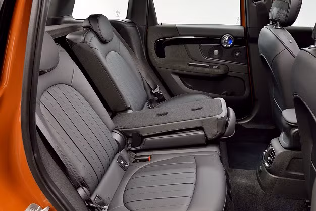 không gian nội thất với năm chỗ ngồi chính cùng khoang hành lý được gia tăng sự linh hoạt gần như hoàn hảo