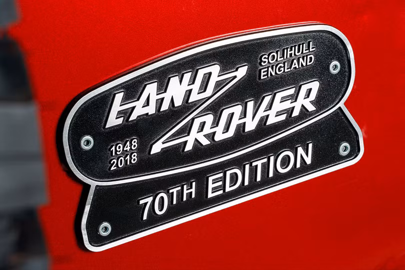 Kỷ niệm 70 năm, Land Rover ra mắt Defender Works V8 bản đặc biệt ảnh 16