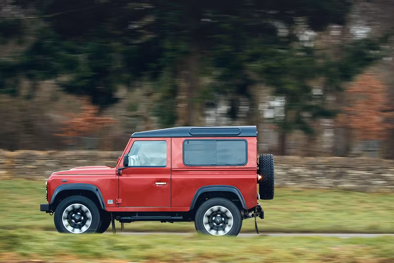 Kỷ niệm 70 năm, Land Rover ra mắt Defender Works V8 bản đặc biệt ảnh 8