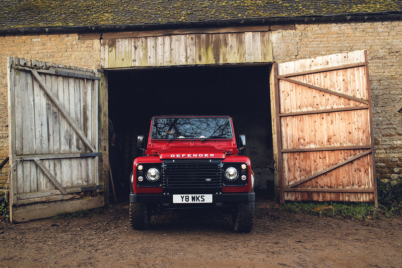 Kỷ niệm 70 năm, Land Rover ra mắt Defender Works V8 bản đặc biệt ảnh 10