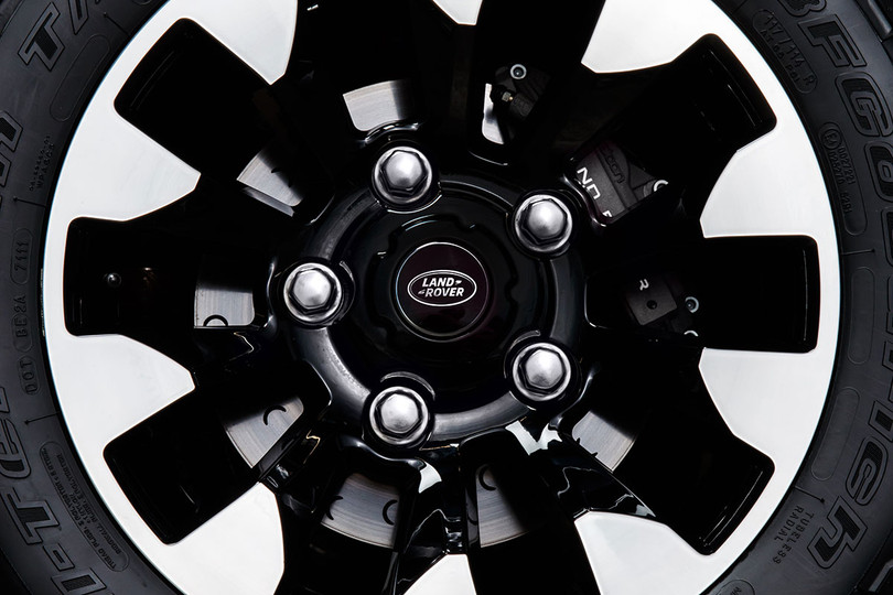 Kỷ niệm 70 năm, Land Rover ra mắt Defender Works V8 bản đặc biệt ảnh 17