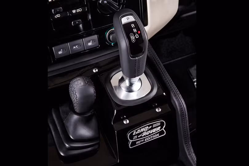 Kỷ niệm 70 năm, Land Rover ra mắt Defender Works V8 bản đặc biệt ảnh 13