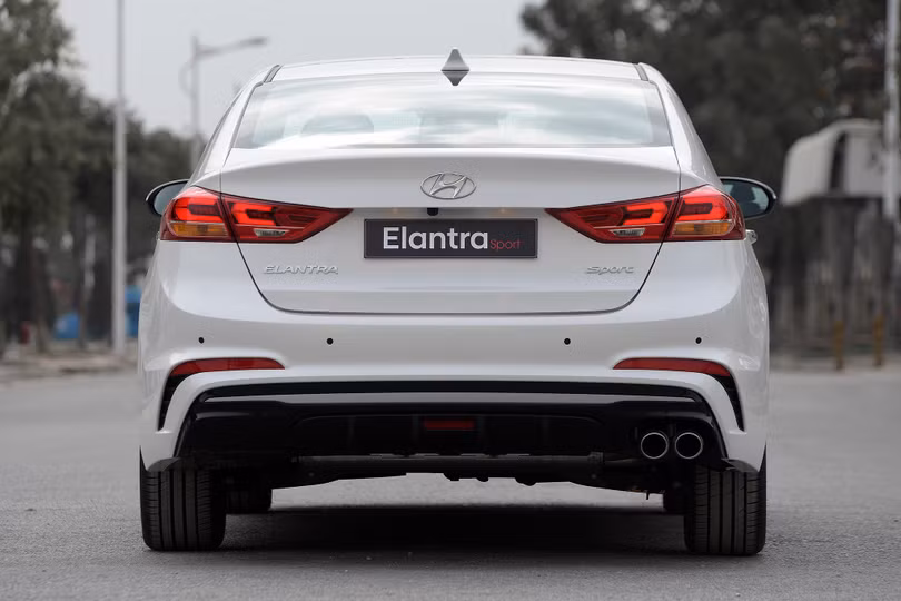 Hyundai Elantra Sport động cơ Turbo ra mắt khách hàng Việt, giá 729 triệu ảnh 2