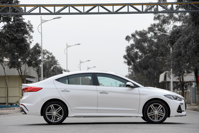 Hyundai Elantra Sport động cơ Turbo ra mắt khách hàng Việt, giá 729 triệu ảnh 7