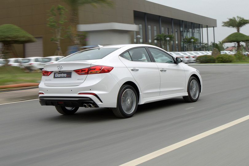 Hệ thống treo sau được thay đổi để mang lại cảm giác lái thể thao hơn cho Elantra Sport