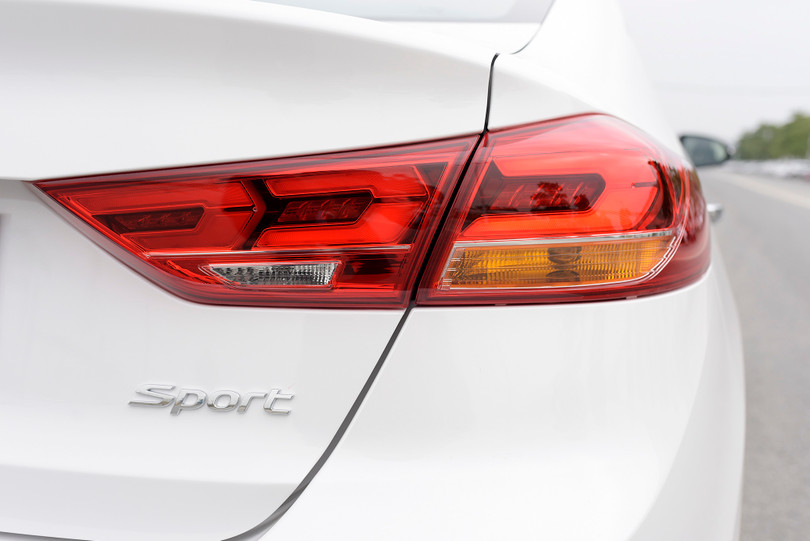 Hyundai Elantra Sport động cơ Turbo ra mắt khách hàng Việt, giá 729 triệu ảnh 11