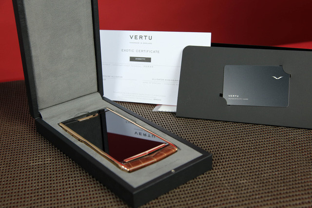 Chiếc Vertu “độc nhất thiên hạ” xuất hiện ở Việt Nam, giá gần 1 tỷ đồng ảnh 7