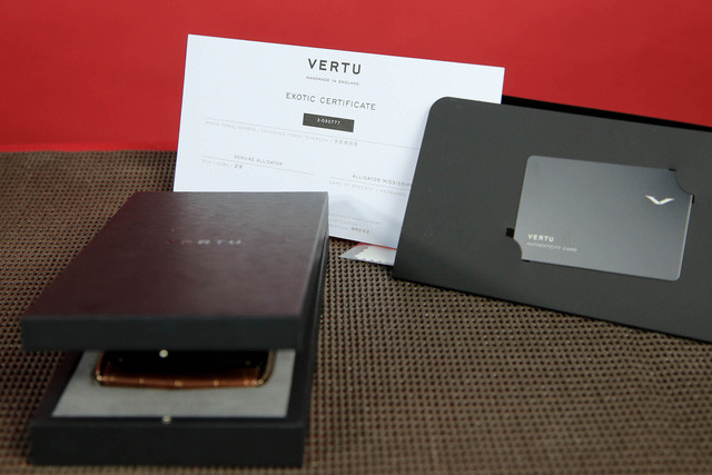 Chiếc Vertu “độc nhất thiên hạ” xuất hiện ở Việt Nam, giá gần 1 tỷ đồng ảnh 6