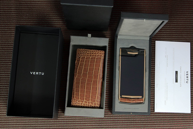 Chiếc Vertu “độc nhất thiên hạ” xuất hiện ở Việt Nam, giá gần 1 tỷ đồng ảnh 4