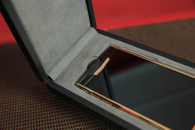 Chiếc Vertu “độc nhất thiên hạ” xuất hiện ở Việt Nam, giá gần 1 tỷ đồng ảnh 10