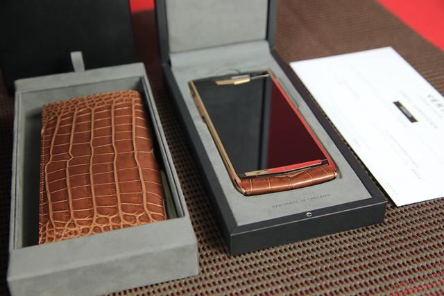 Chiếc Vertu “độc nhất thiên hạ” xuất hiện ở Việt Nam, giá gần 1 tỷ đồng ảnh 5