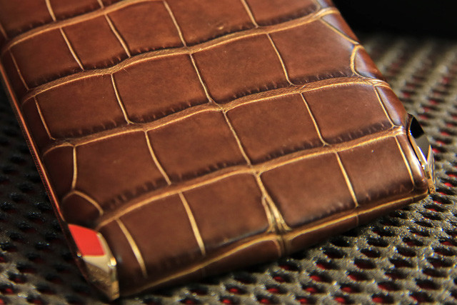 Chiếc Vertu “độc nhất thiên hạ” xuất hiện ở Việt Nam, giá gần 1 tỷ đồng ảnh 2