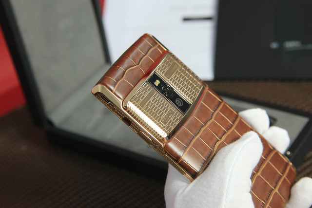 Chiếc Vertu “độc nhất thiên hạ” xuất hiện ở Việt Nam, giá gần 1 tỷ đồng ảnh 1