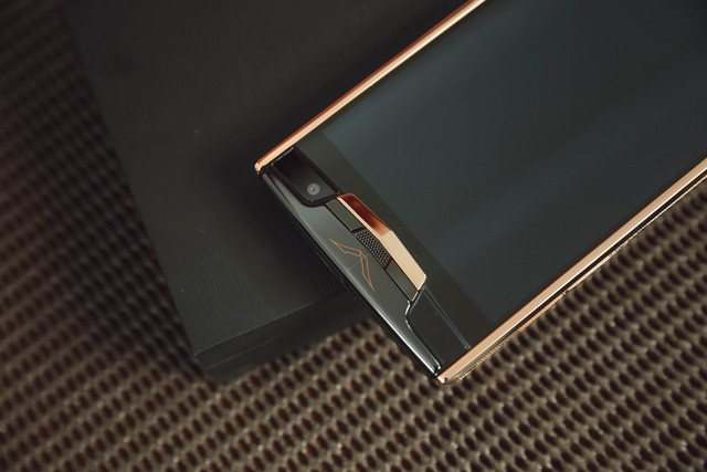 Chiếc Vertu “độc nhất thiên hạ” xuất hiện ở Việt Nam, giá gần 1 tỷ đồng ảnh 13