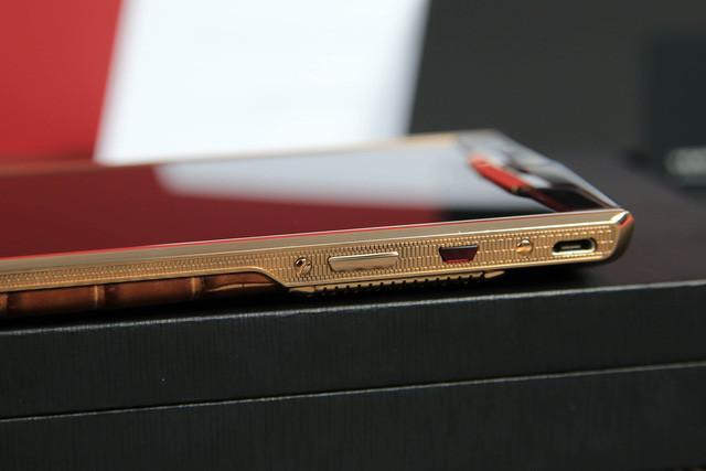 Chiếc Vertu “độc nhất thiên hạ” xuất hiện ở Việt Nam, giá gần 1 tỷ đồng ảnh 17